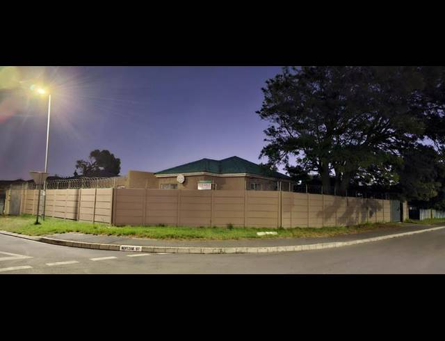 4 BEDROOM HOUSE FOR SALE IN RUYTERWACHT